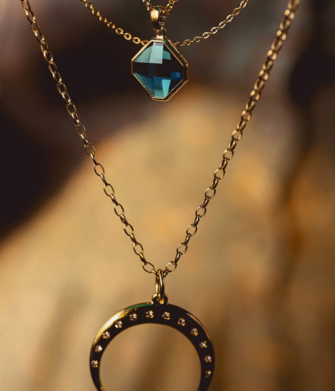 Aurora gold pendant